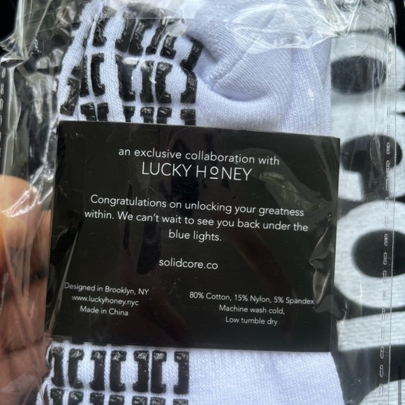 solidcore grippy socks + solidcore towel - Picture 2 of 7